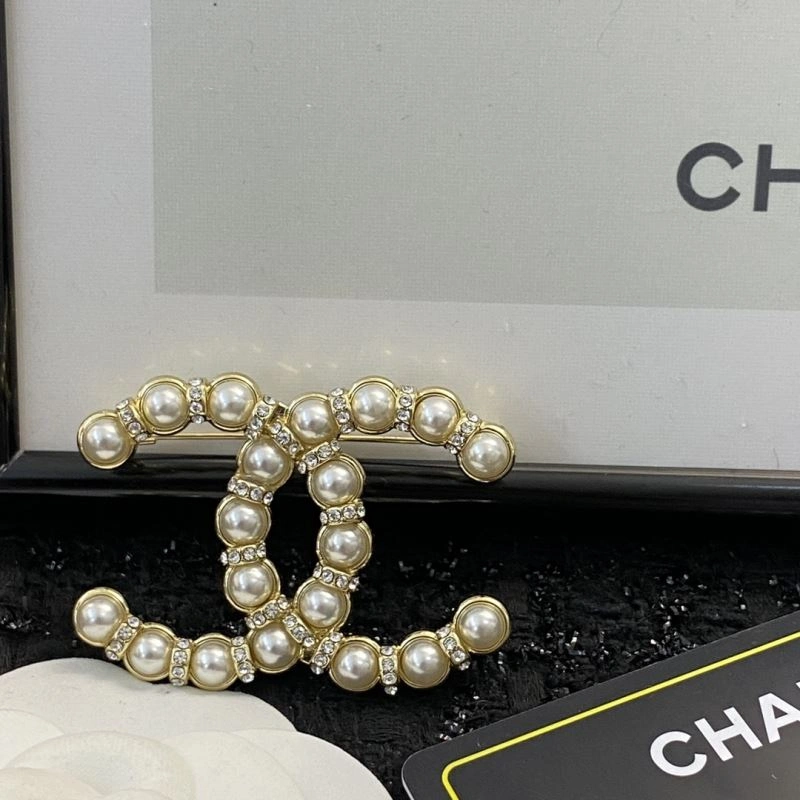 RelaxedFit Chanel Brooches 229145