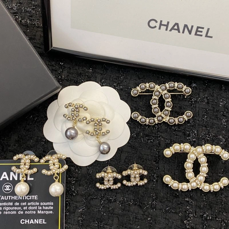 RelaxedFit Chanel Brooches 229145