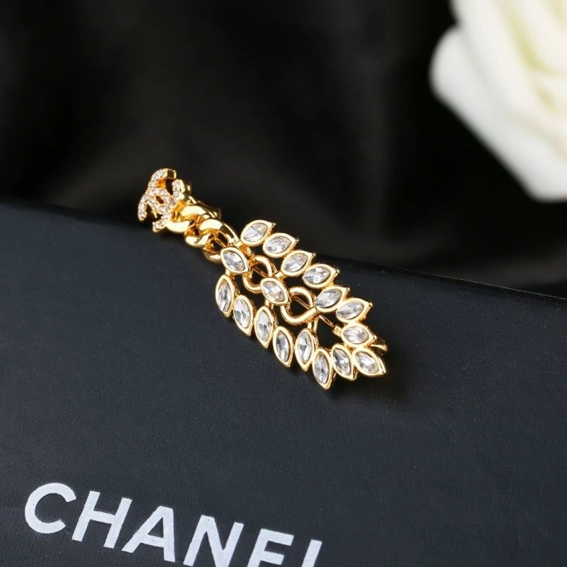 SoftTouch Chanel Brooches 228334