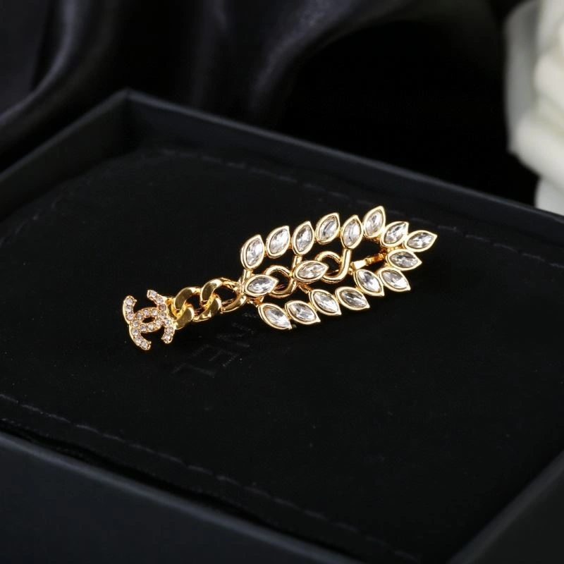 SoftTouch Chanel Brooches 228334