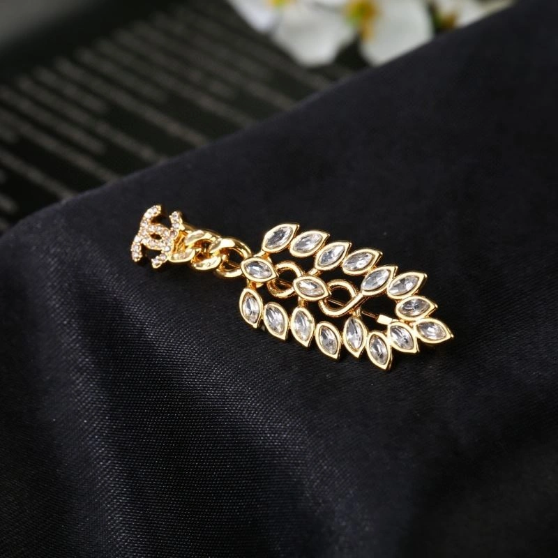 SoftTouch Chanel Brooches 228334