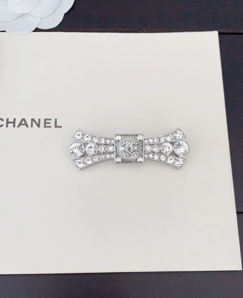 FashionForward Chanel Brooches 228322