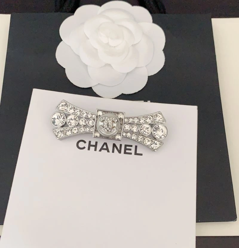 FashionForward Chanel Brooches 228322