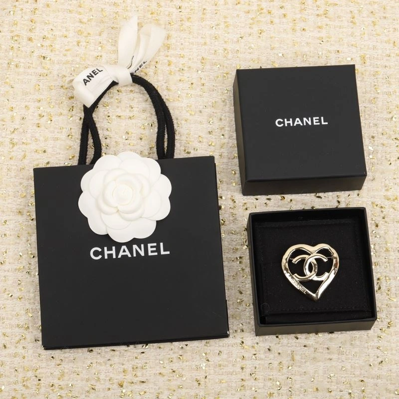 Sophisticated Chanel Brooches 228358