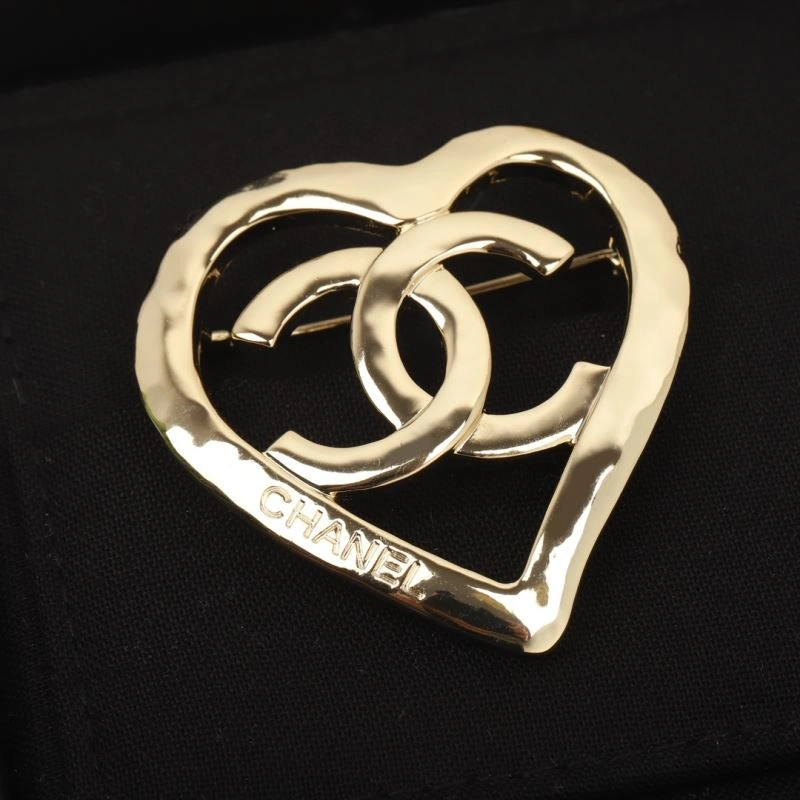 Sophisticated Chanel Brooches 228358