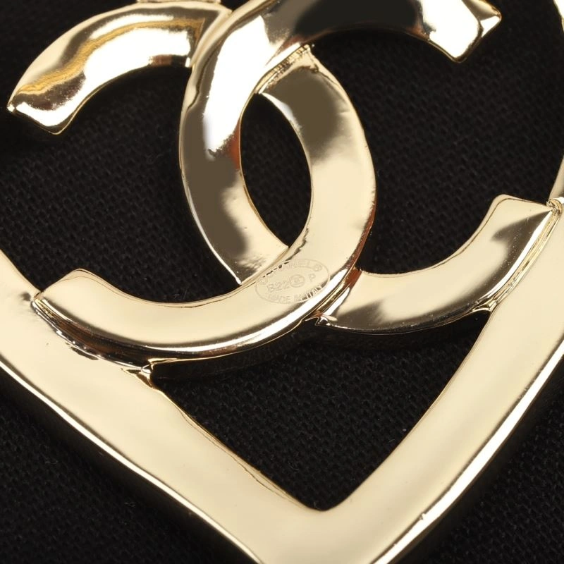Sophisticated Chanel Brooches 228358