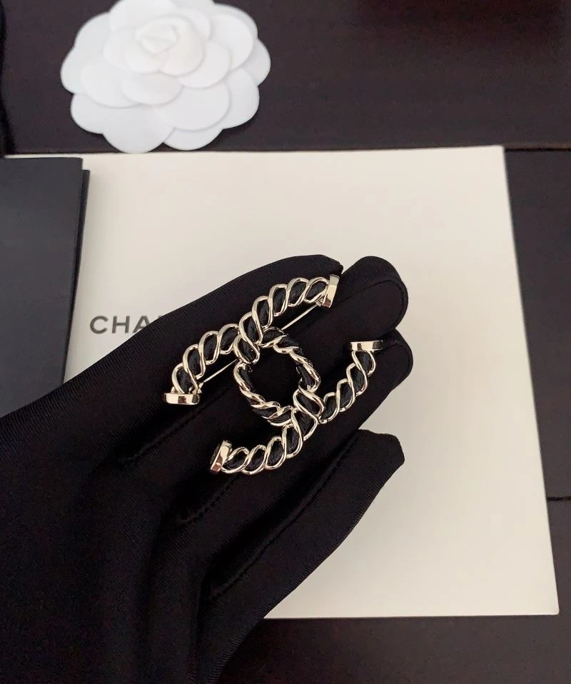 Sophisticated Chanel Brooches 228313