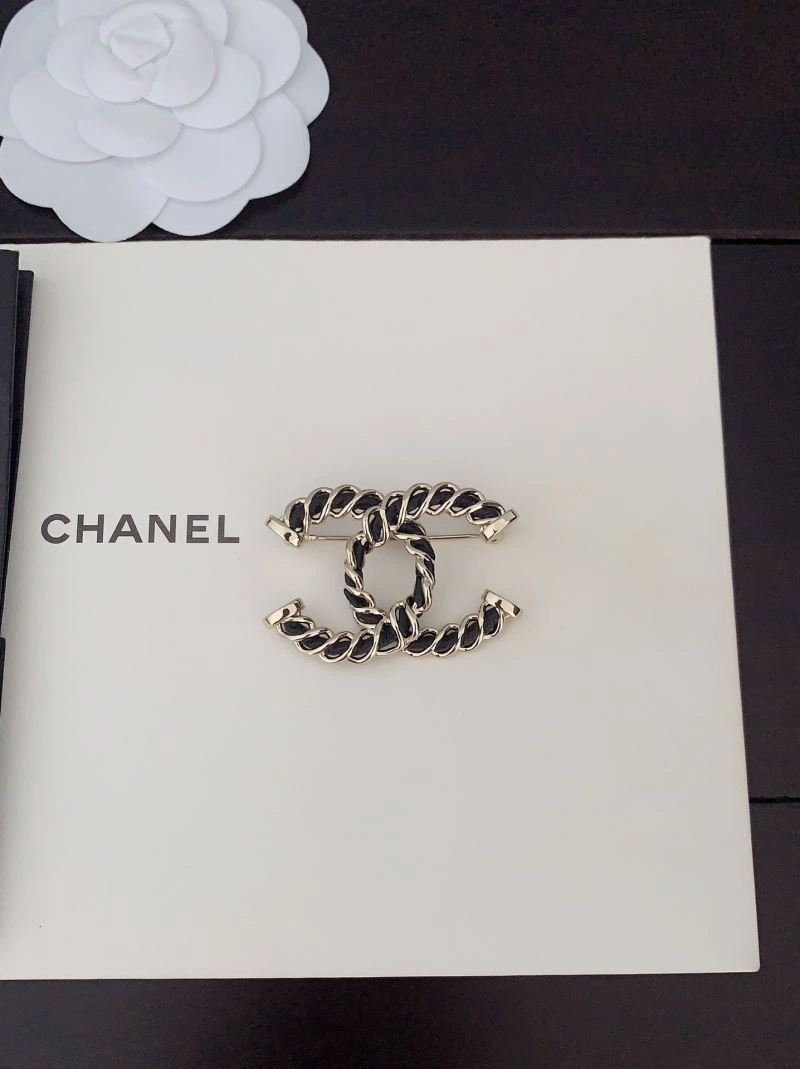 Sophisticated Chanel Brooches 228313
