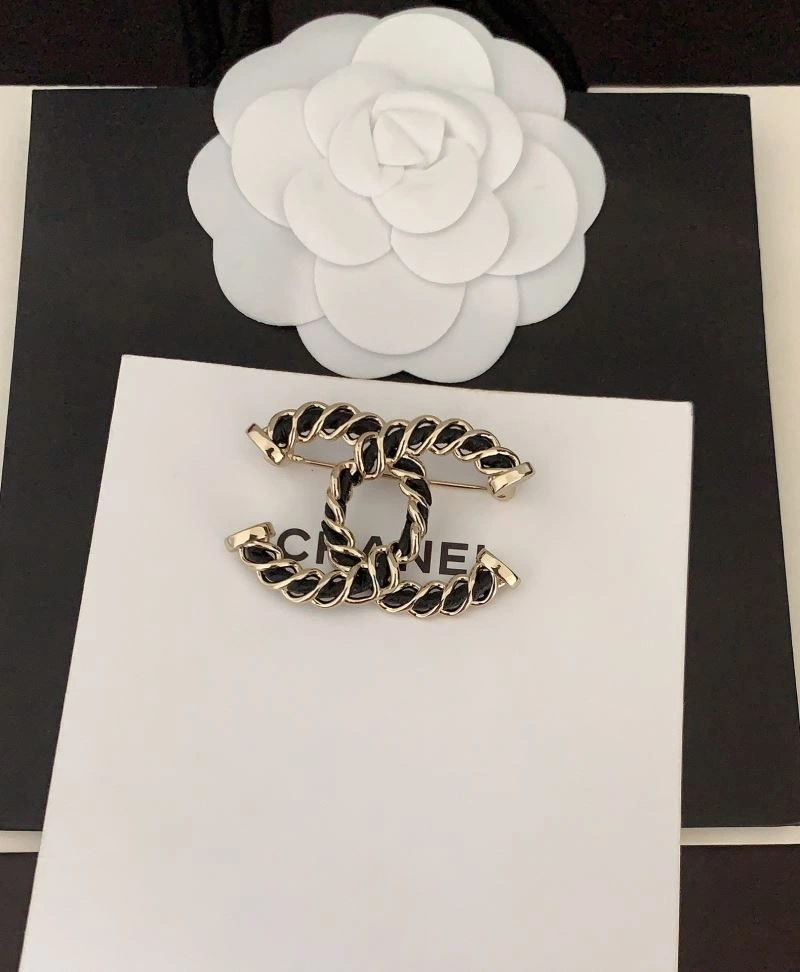 Sophisticated Chanel Brooches 228313