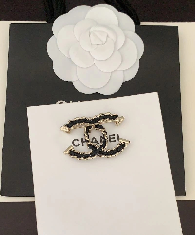 Sophisticated Chanel Brooches 228313