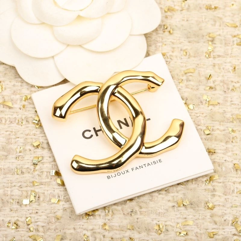 Supportive Chanel Brooches 228314