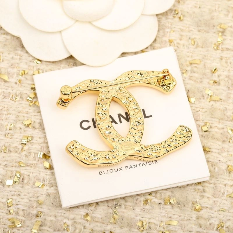 Supportive Chanel Brooches 228314