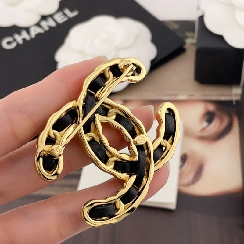 Chanel Brooches FashionForward 228385