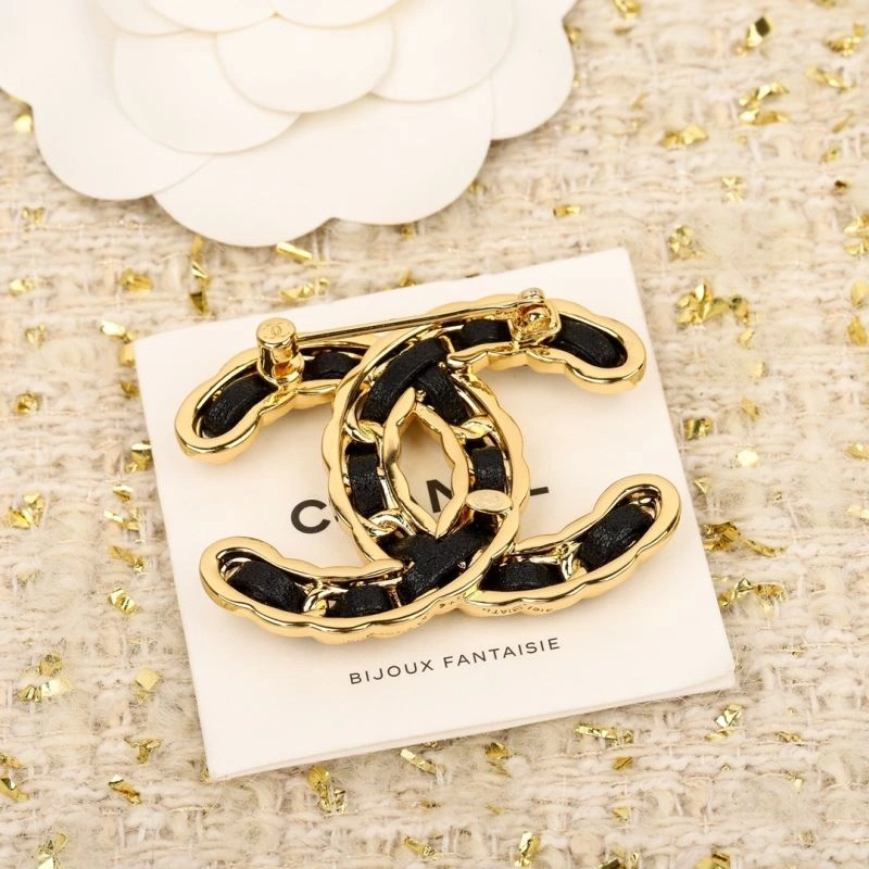 Stylish Chanel Brooches 228315