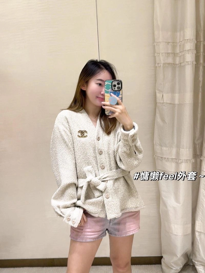 Stylish Chanel Brooches 228315