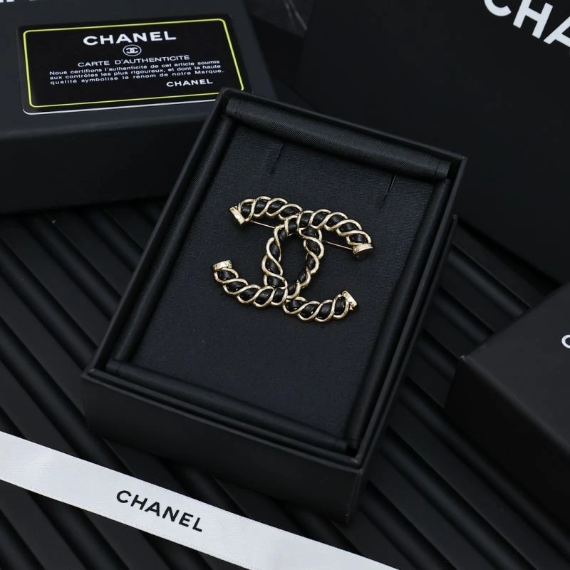 Unique Chanel Brooches 228317