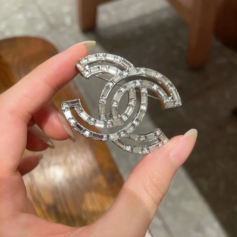 Comfortable Chanel Brooches 228306