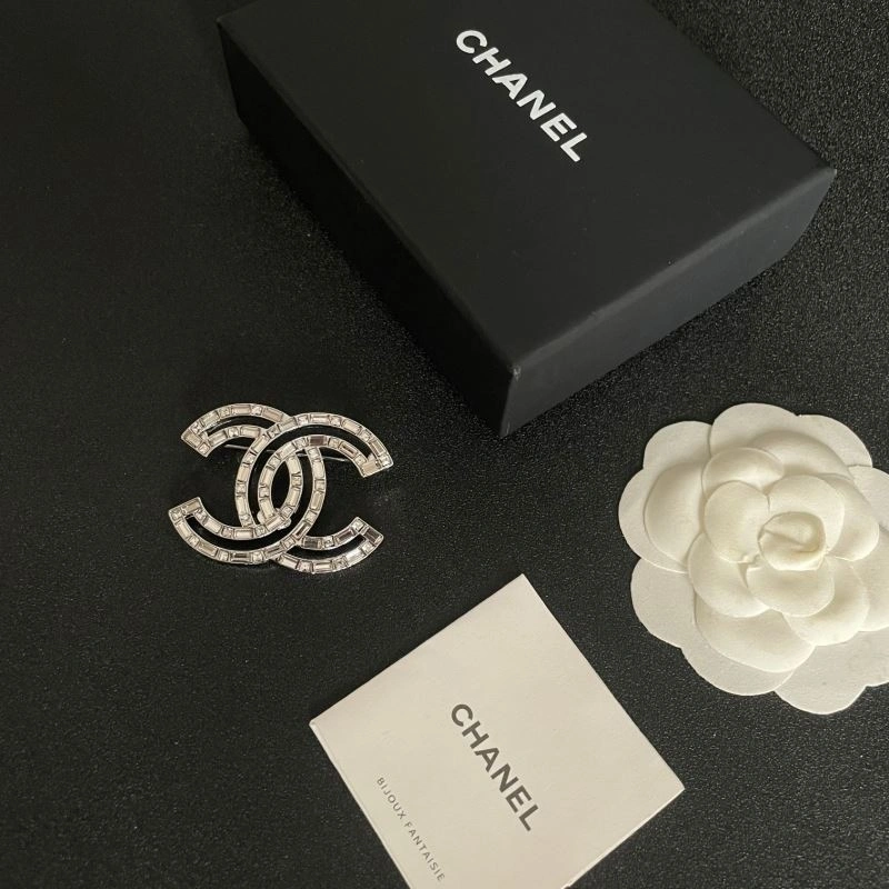 Comfortable Chanel Brooches 228306
