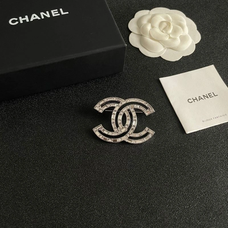 Comfortable Chanel Brooches 228306