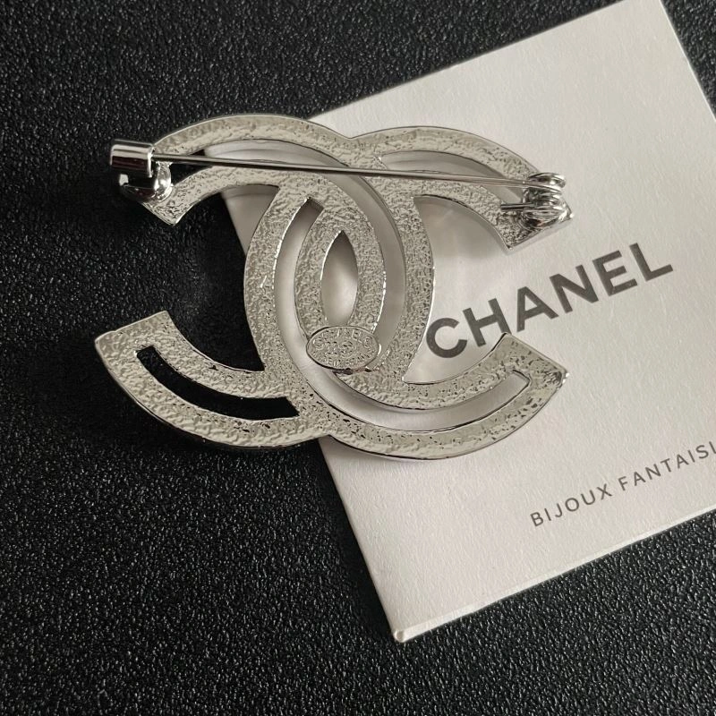 Comfortable Chanel Brooches 228306
