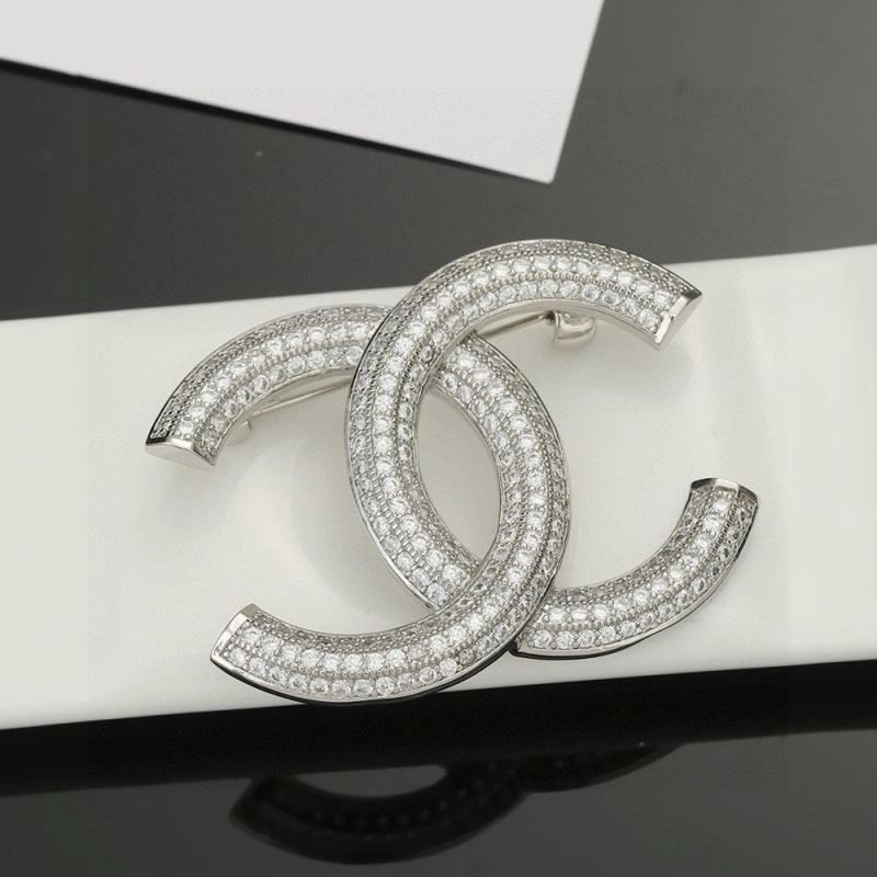 Practical Chanel Brooches 228339