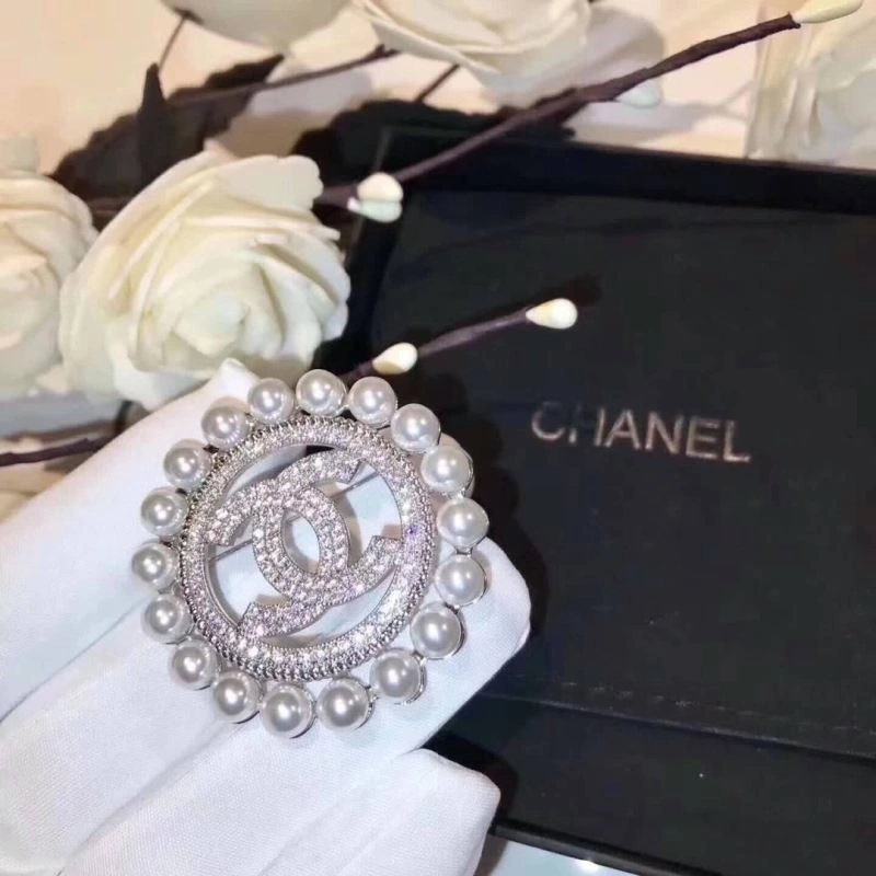 FastDry Chanel Brooches 228362