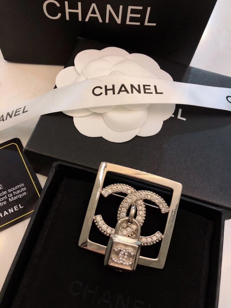 Premium Chanel Brooches 228302