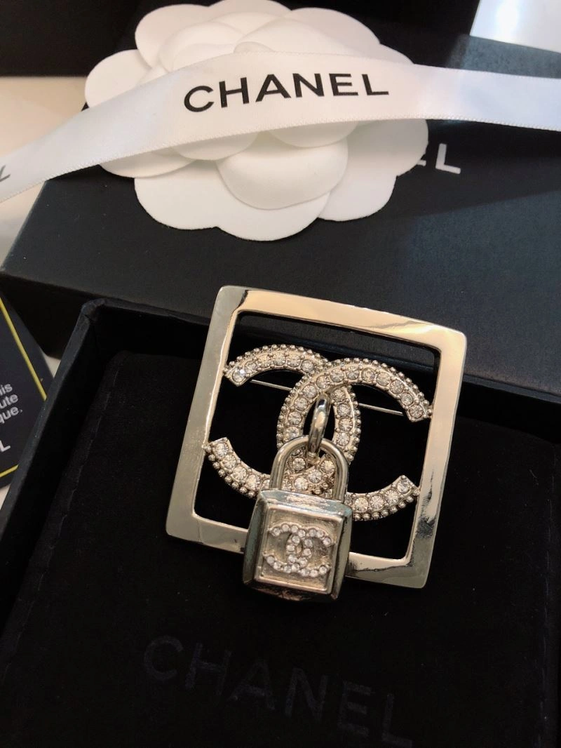 Premium Chanel Brooches 228302