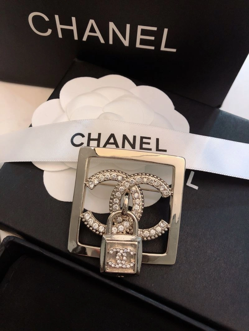 Premium Chanel Brooches 228302