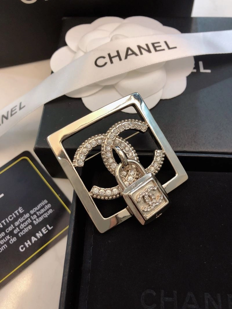 Premium Chanel Brooches 228302