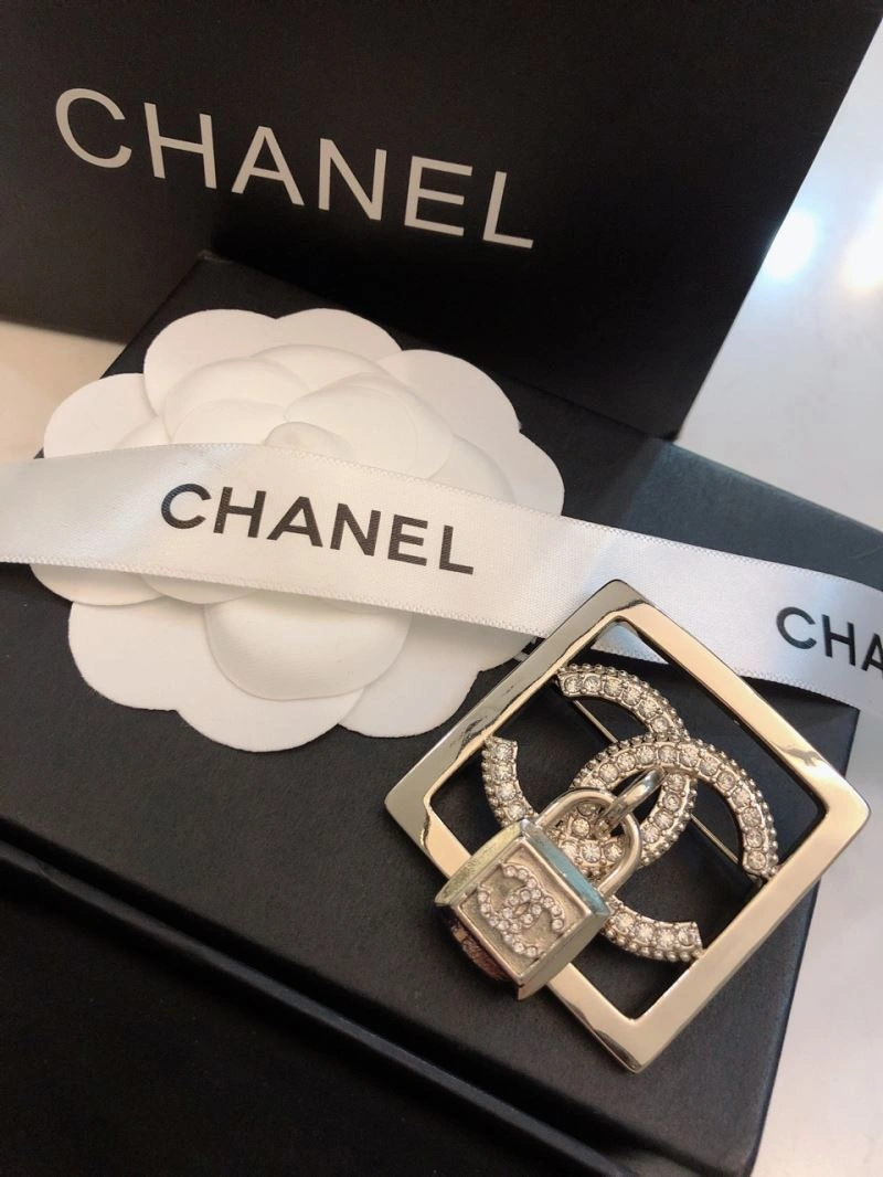 Premium Chanel Brooches 228302
