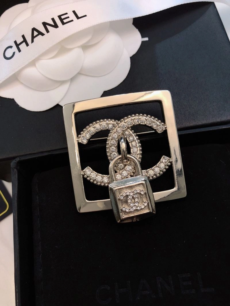 Premium Chanel Brooches 228302