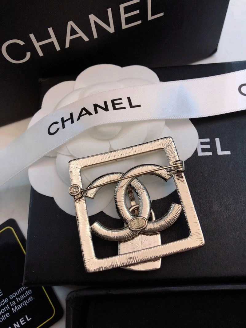 Premium Chanel Brooches 228302