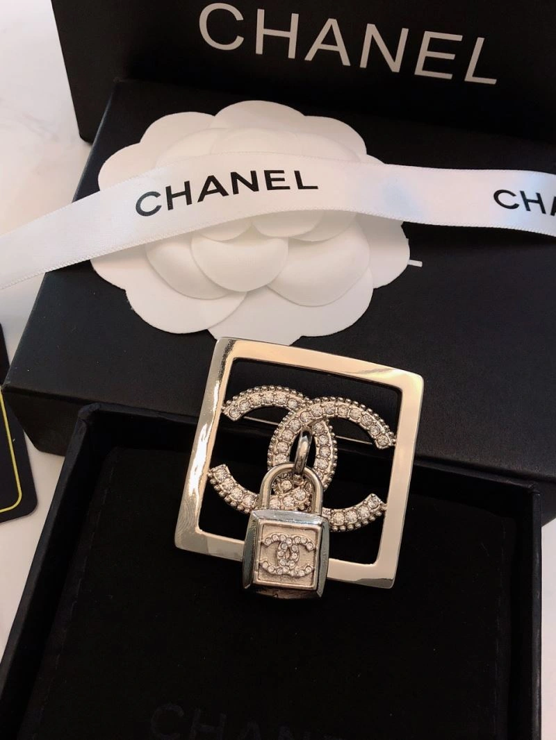 Premium Chanel Brooches 228302