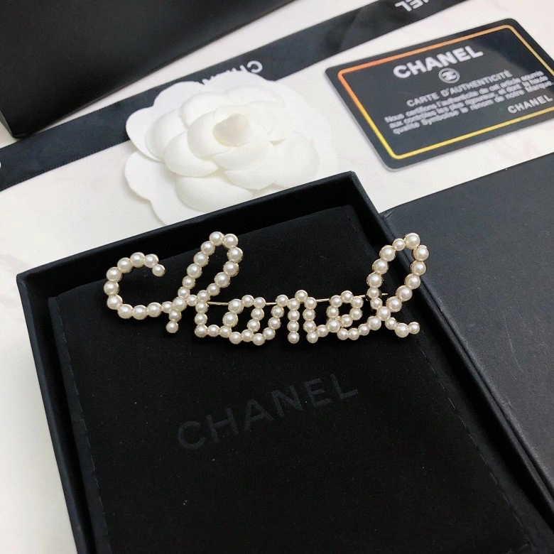 Compact Chanel Brooches 228319