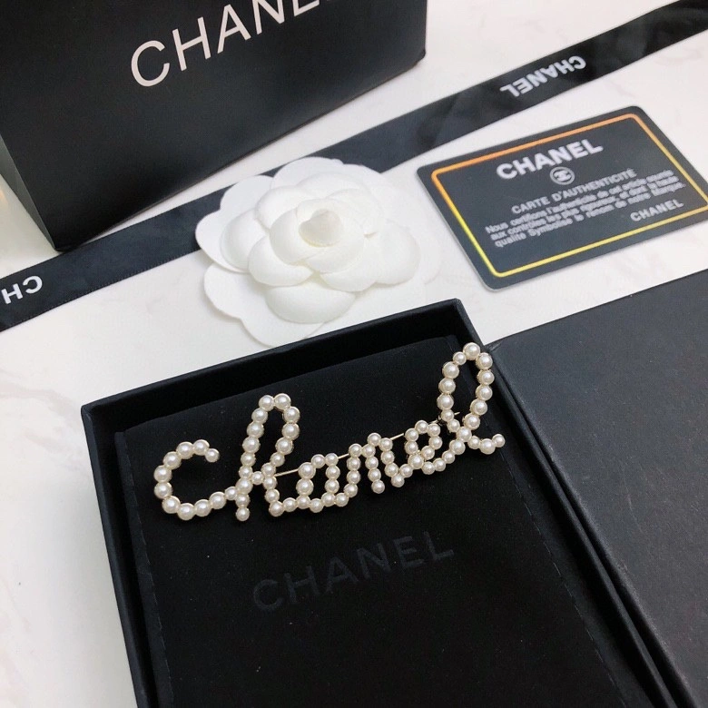 Compact Chanel Brooches 228319