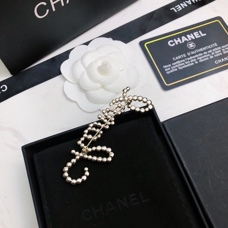 Compact Chanel Brooches 228319