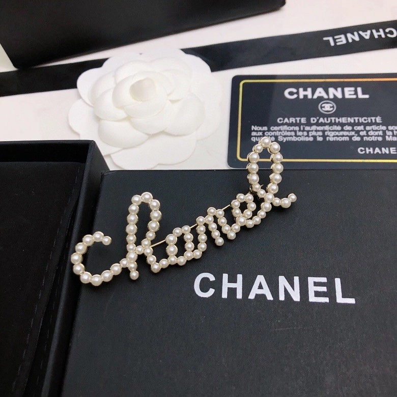 Compact Chanel Brooches 228319