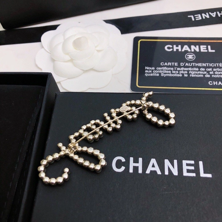 Compact Chanel Brooches 228319