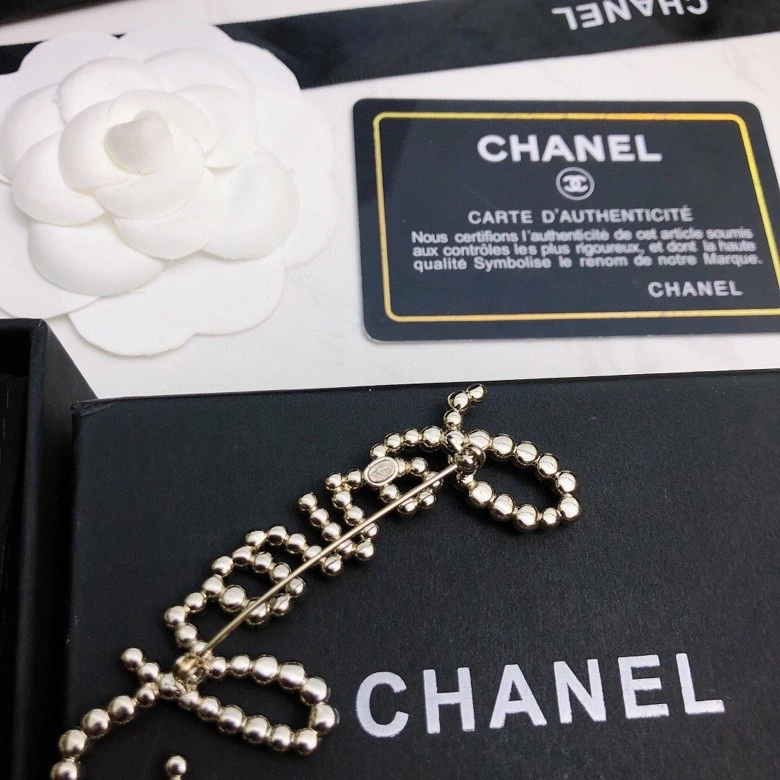 Compact Chanel Brooches 228319
