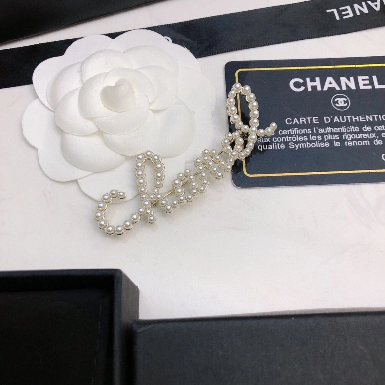 Compact Chanel Brooches 228319