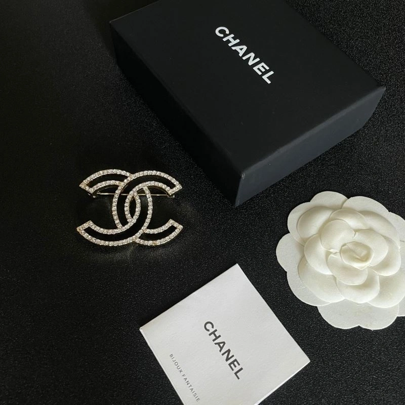 Resilient Chanel Brooches 228292
