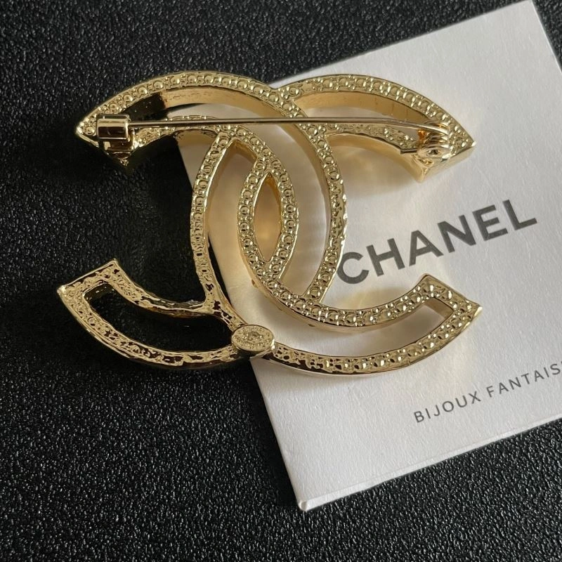 Resilient Chanel Brooches 228292