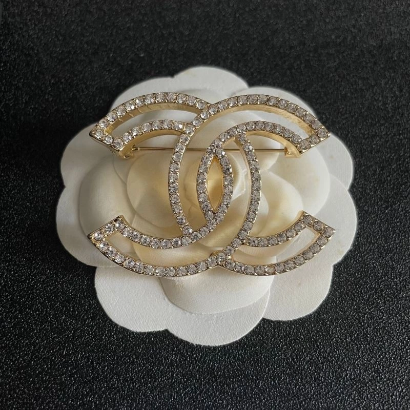 Resilient Chanel Brooches 228292