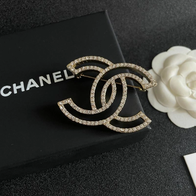 Resilient Chanel Brooches 228292
