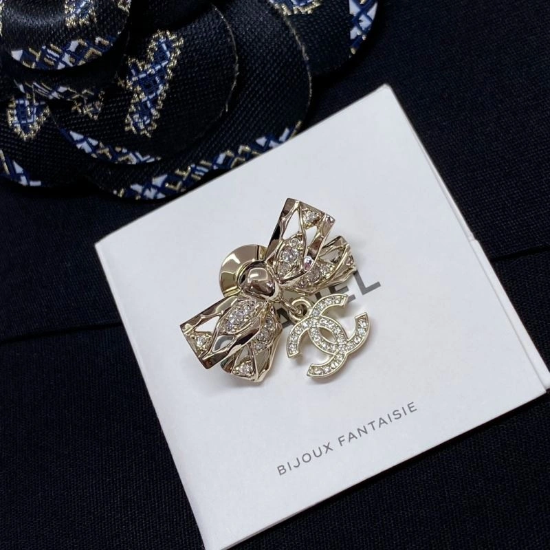 Tailored Chanel Brooches 228345