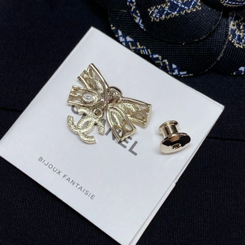 Tailored Chanel Brooches 228345