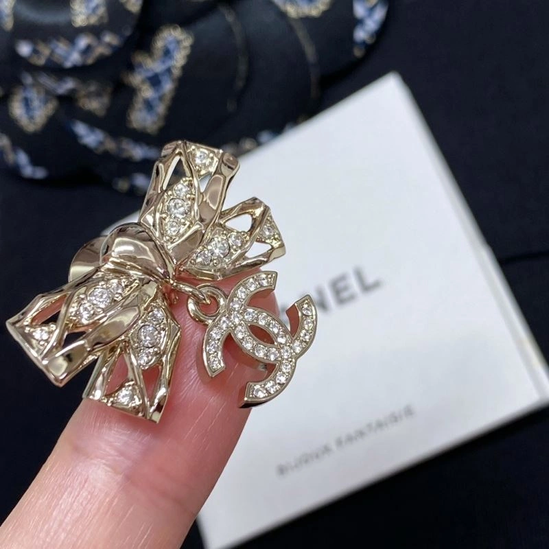 Tailored Chanel Brooches 228345