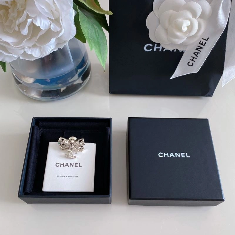 Tailored Chanel Brooches 228345