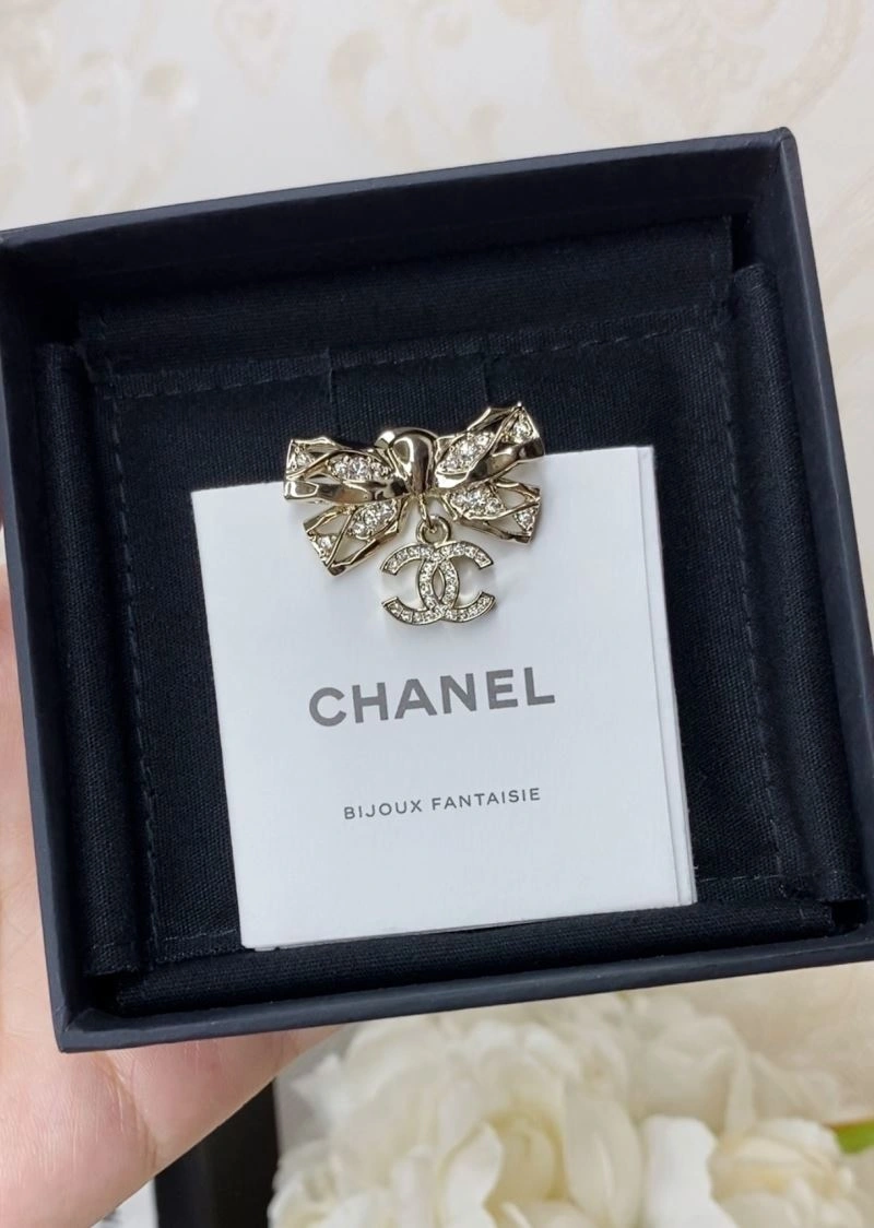 Tailored Chanel Brooches 228345
